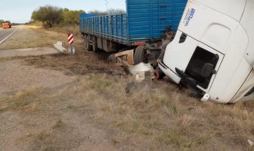 Vuelco de un camión sobre Ruta Nacional N°77 