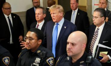 "Muy corrupta e incompetente": En el segundo día del juicio, Trump volvió a atacar a la justicia