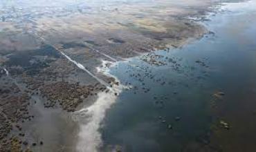 Bolivia y Perú en alerta tras registrarse el nivel histórico más bajo de agua en el lago Titicaca