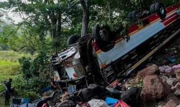 Tragedia en Honduras: Al menos 13 muertos y 30 heridos por la caída de un micro
