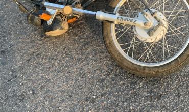 Una mujer debió ser hospitalizada luego de caer de su motocicleta 