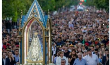 Una multitud de fieles acompañó la procesión de la Virgen del Valle
