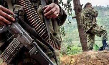 Tensión en Colombia por 800 familias atrapadas debido a choques entre el Ejército y grupos armados 