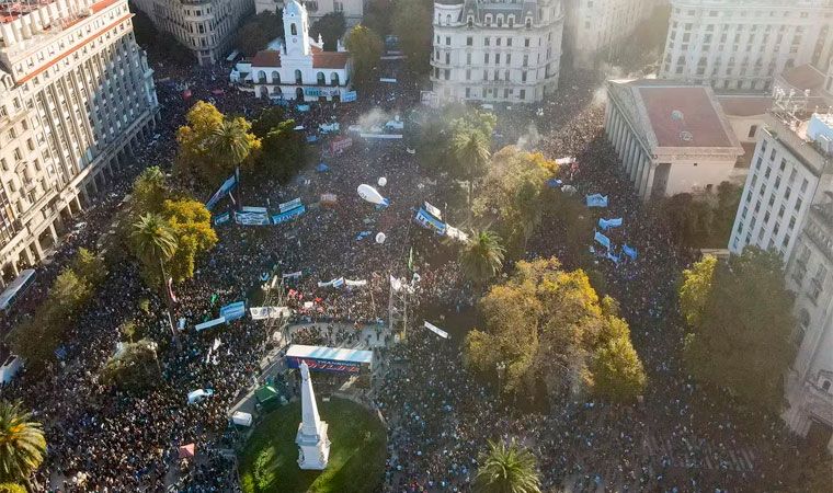 Marcha federal universitaria: Para la ciudad hubo más de 180 mil personas en Plaza de Mayo, para la UBA hubo más de 500 mil