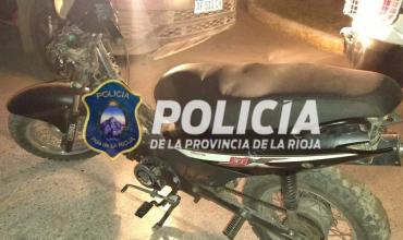 Pareja fue detenida tras el robo de una motocicleta