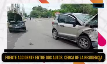 Fuerte choque de autos en cercanías de la Residencia Oficial