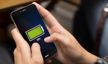 Ni litio ni plomo: inventaron baterías eternas para celulares que duran hasta 50 años