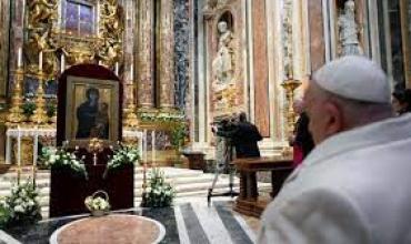 El papa Francisco visitó por sorpresa la basílica Santa María la Mayor para rezar antes de la Semana Santa