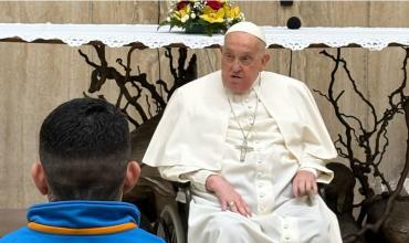 El papa Francisco visitó una cárcel romana por Jueves Santo en medio de su recuperación