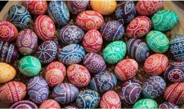 ¿Por qué en algunos países los huevos y los conejos son símbolos de la Pascua?