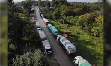  Cosecha récord impulsa el arribo masivo de camiones a puertos cerealeros y anticipa millonaria liquidación