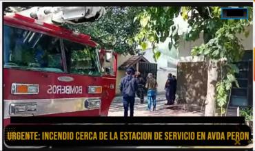 Incendio de gran magnitud detrás de una estación de servicio