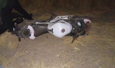 Tres heridos por un violento siniestro vial en Ruta 38: un peatón fue atropellado por una moto