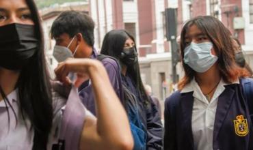 Ecuador: a la escuela con mascarillas por la tos ferina