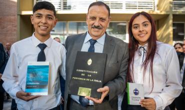 Estudiantes de escuelas secundarias realizaron promesa histórica a la nueva Constitución Provincial 