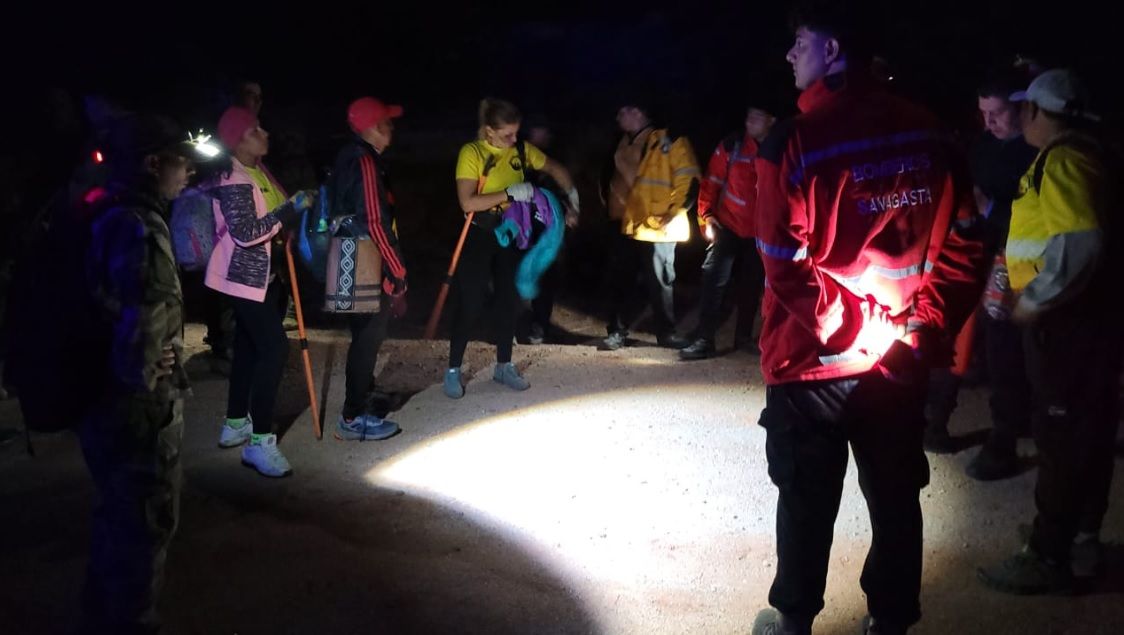 Rescatan a cuatro personas que realizaban trekking en el Cerro El Peñón