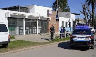 Terror en una escuela de Rosario: un alumno fue armado y huyó a los tiros