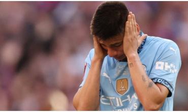 El Diablito Echeverri debutó, por fin, en Manchester City y se fue desconsolado: dos situaciones de gol dilapidadas, una amarilla y una final increíble de FA Cup perdida con Crystal Palace