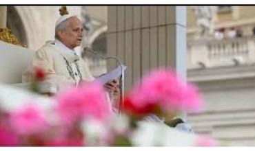 León XIV recordó a Francisco en su primera homilía: “Nos sentimos como ovejas sin pastor”