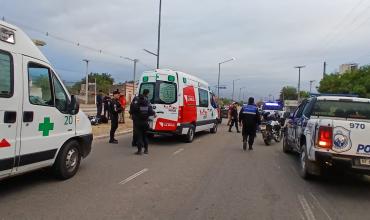 Dos motociclistas fueron trasladados al hospital tras un choque en avenida 1º de Marzo y Pueyrredón
