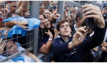La locura argentina en Imola y la divertida reacción de Colapinto con un periodista: "Poné acento argentino, bolu..."