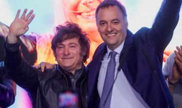 Con el voto de apenas la mitad del padrón, Javier Milei ganó la Ciudad y la interna con Mauricio Macri