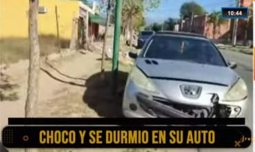Vecinos encontraron un auto chocado con sus ocupantes dormidos en el interior