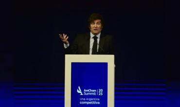 "Perdón, tengo la garganta tomada, pero el fin de semana pasaron cosas": la chanza de Javier Milei