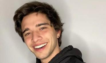 Julián Serrano reflexiona sobre su evolución artística, salud mental y aspiraciones familiares