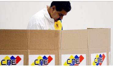 La dictadura de Maduro celebra una nueva farsa electoral en Venezuela con opositores cómplices, secuestros y tensiones con Guyana
