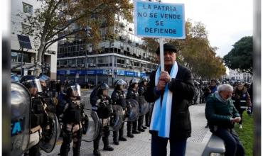 Tensión y gases lacrimógenos contra los jubilados en un nuevo operativo de seguridad en el Congreso