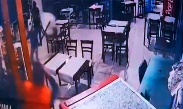 Córdoba: Comerciante echó a sillazos a ladrones armados que le intentaron robar