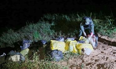 Misiones: Hallan 915 kilos de droga acopiados a la vera del río Paraná