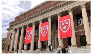 Donald Trump prohibió la emisión de visados a nuevos estudiantes de la Universidad de Harvard
