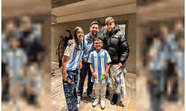 Messi se sacó una foto con los hijos de Arturo Vidal en la previa de Argentina vs. Chile