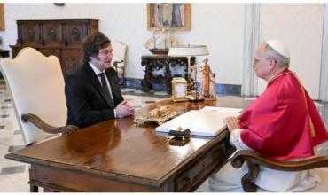 León XIV le confirmó a Milei que visitará Argentina, según Manuel Adorni