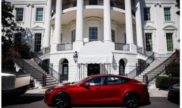Donald Trump analiza vender su Tesla tras la pelea con Elon Musk