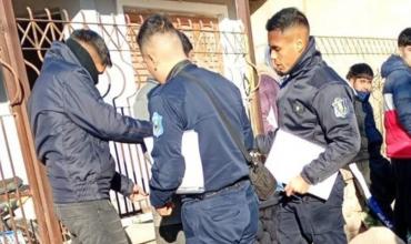 Invitó a un amigo a la casa y le robó el celular