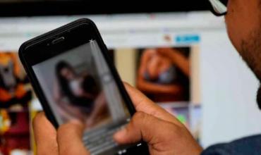 Creó fotos de sus compañeras con IA, las subió a un sitio porno y podría recibir una pena de 18 años