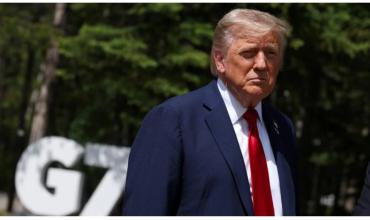 Trump exige la rendición de Irán y advierte que sabe dónde se esconde su líder supremo