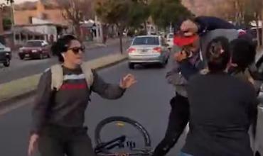 Violenta discusión de tránsito en San Luis: pareja agrede a ciclistas en pleno centro