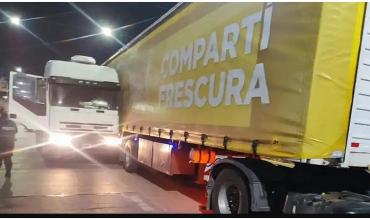 Un camionero riojano se descompensó y murió cuando circulaba por un  carril en Mendoza 