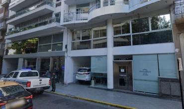 Discutió por teléfono y arrojó un televisor por la ventana en un hotel de Rosario