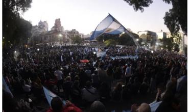 CFK les habló a los militantes, tildó a Bullrich de "fracasada", criticó al Gobierno y pidió que no vuelvan a la casa