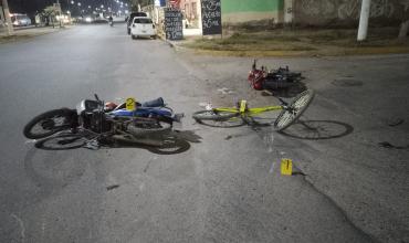 Tres jóvenes resultaron heridos tras el choque de dos motos en barrio Benjamín Rincón