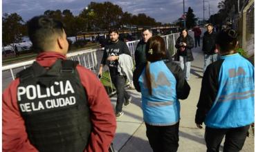 Impidieron el ingreso a dos deudores alimentarios durante la previa del primer recital de Los Piojos en River