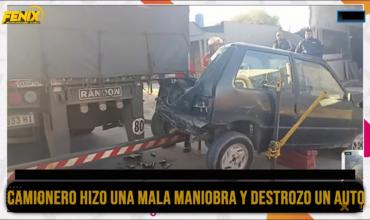 Un camión enganchó, arrastró y aplastó un auto estacionado en avenida Ramírez de Velazco