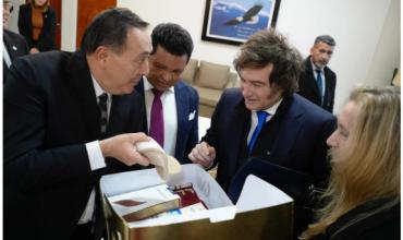 El delirante milagro del pastor amigo de Milei: dice que 100 mil pesos se le transformaron en 100 mil dólares