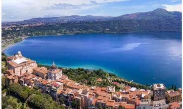Cómo es Castel Gandolfo, el palacio de verano de los papas que es más grande que el Vaticano y que León XIV ha vuelto a usar para vacacionar