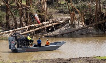 Suspenden búsqueda de víctimas en Texas por nuevas lluvias torrenciales